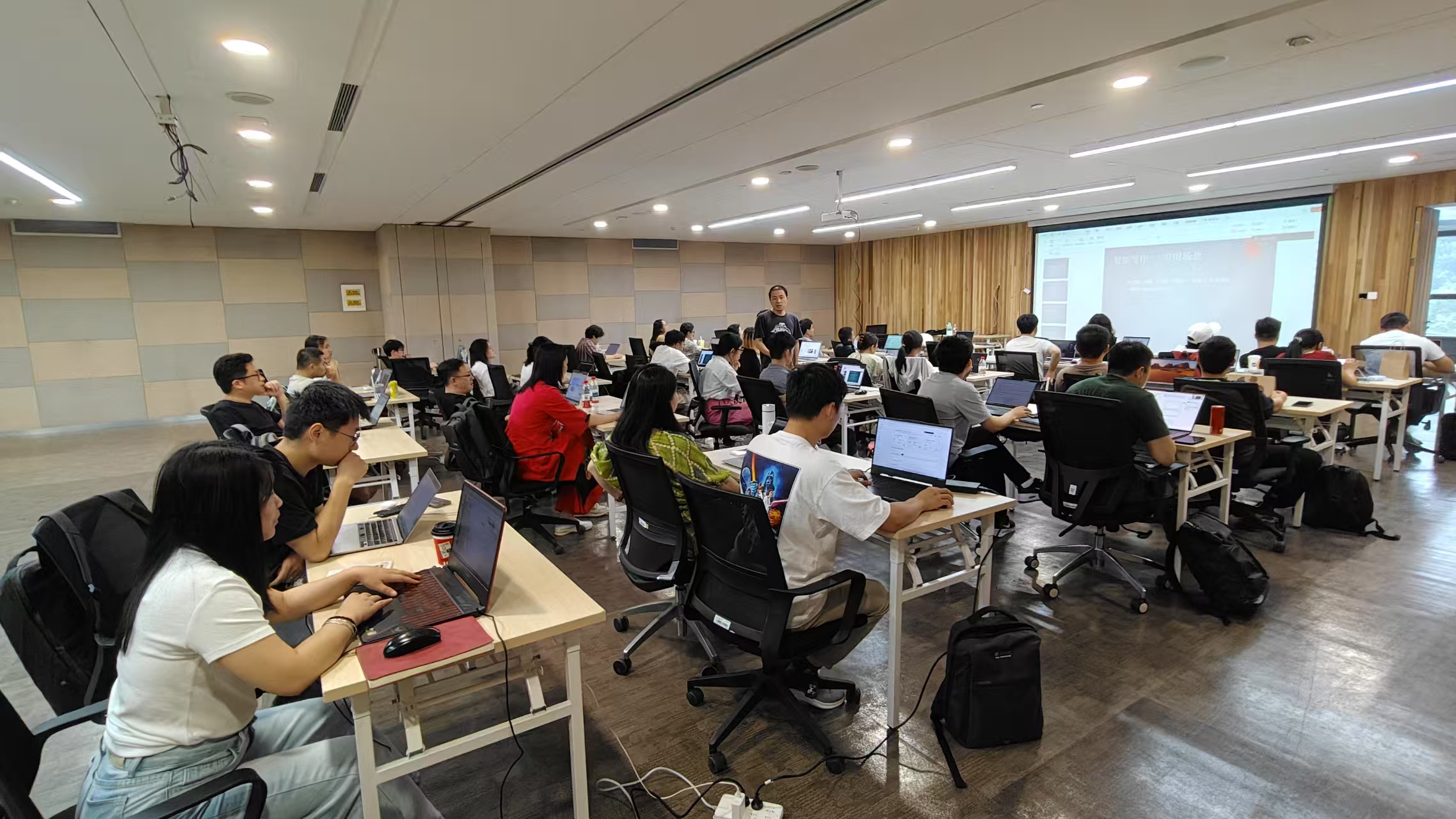 AI培训课程现场/示例1